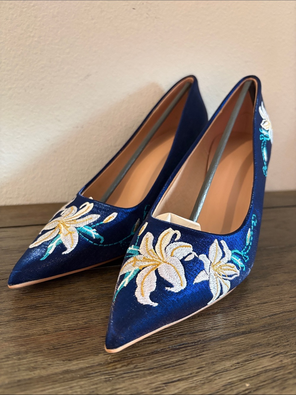 NEW [XCM] Floral Embroidered Pointed Heels Pumps Navy Satin Women’s EU 38, US 7 - Picture 11 of 14